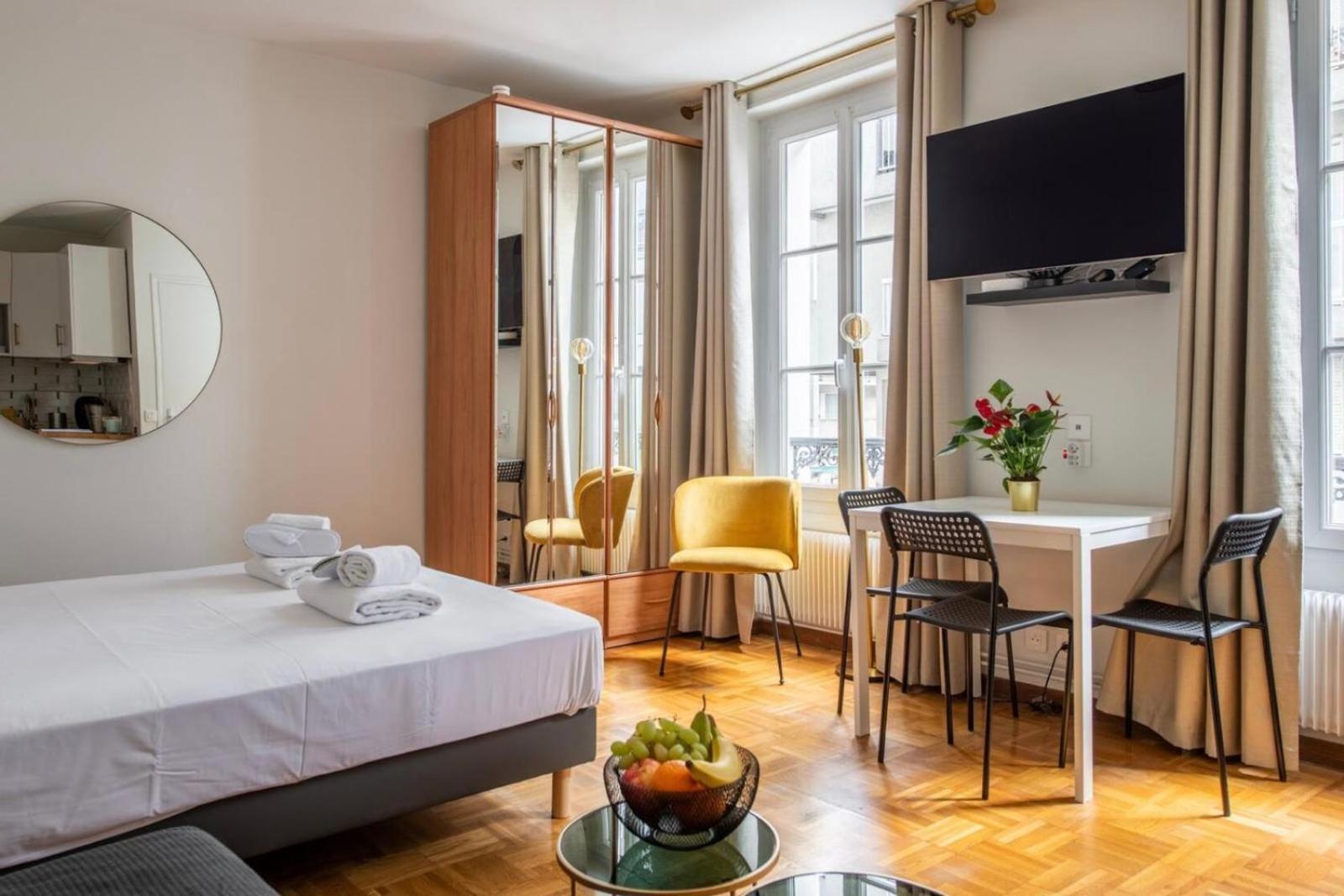 Joli Appartement A Cote De La Tour Eiffel, Javel Et De Paris Expo Bagian luar foto